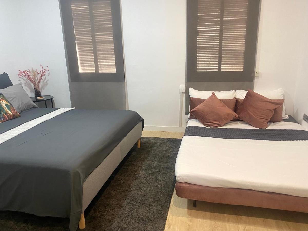 Barcelona Chic Apartments- Free Parking - 10 Min From Bcn City Centre By Metro Exterior photo