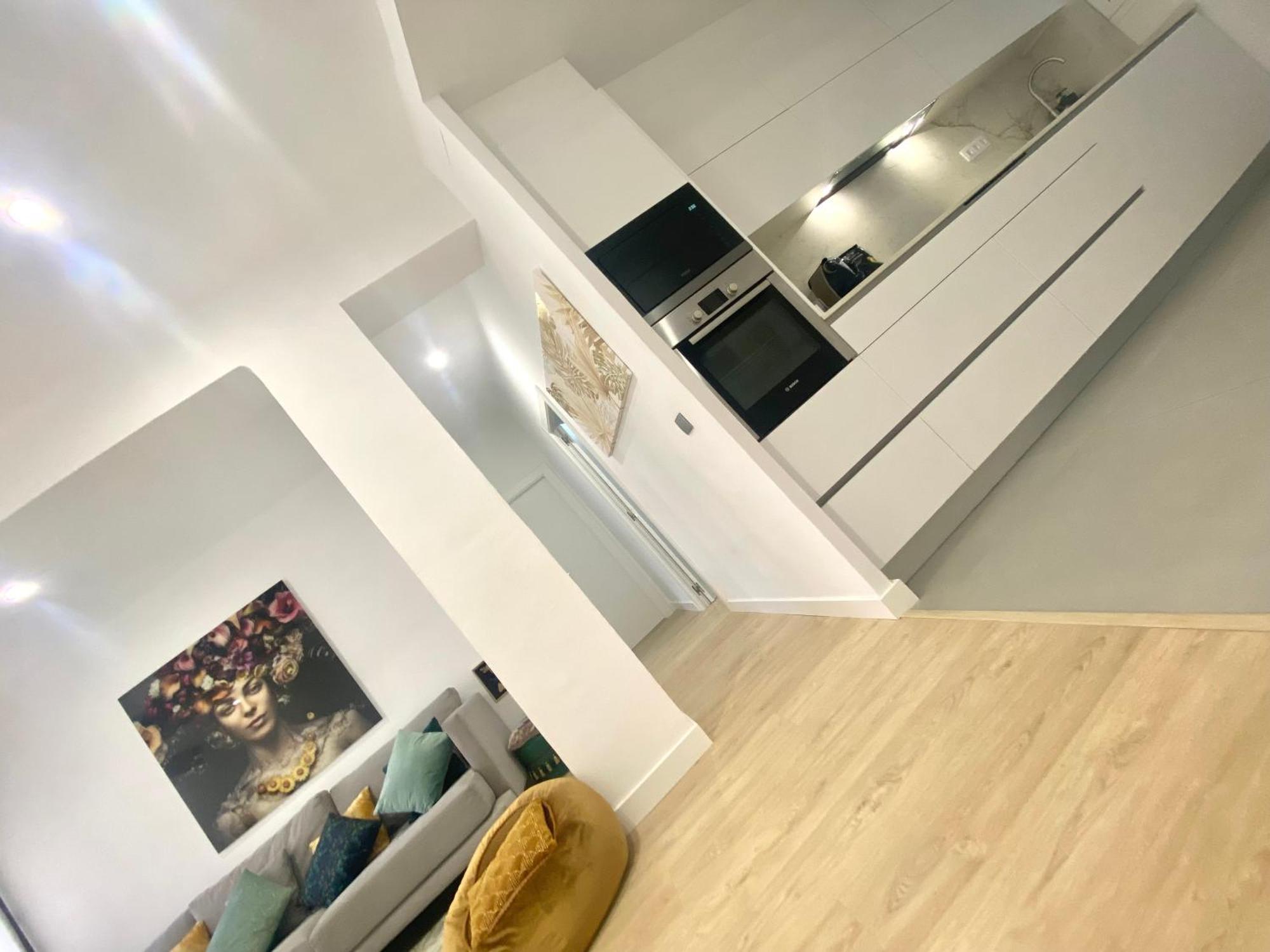 Barcelona Chic Apartments- Free Parking - 10 Min From Bcn City Centre By Metro Exterior photo