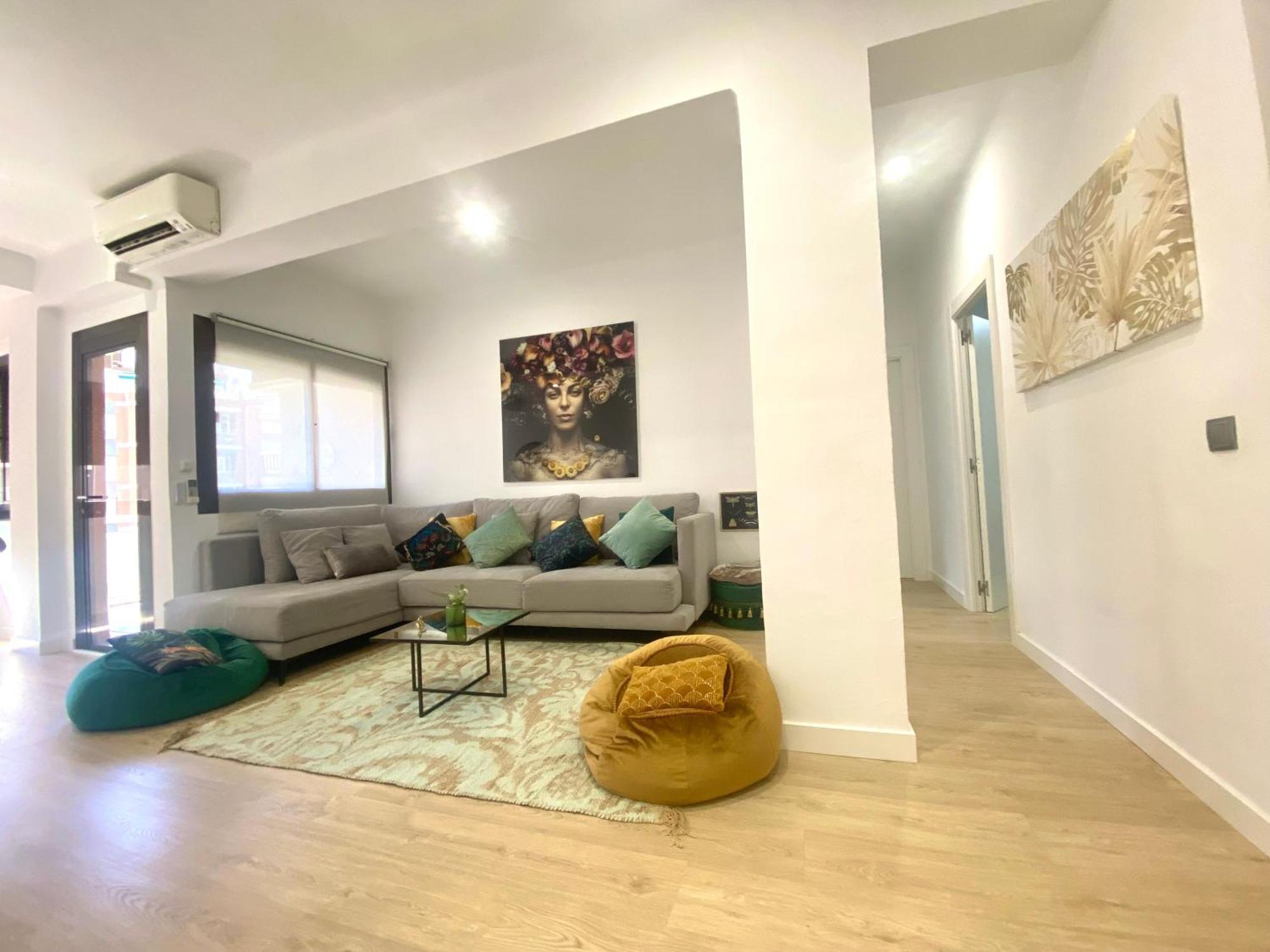 Barcelona Chic Apartments- Free Parking - 10 Min From Bcn City Centre By Metro Exterior photo